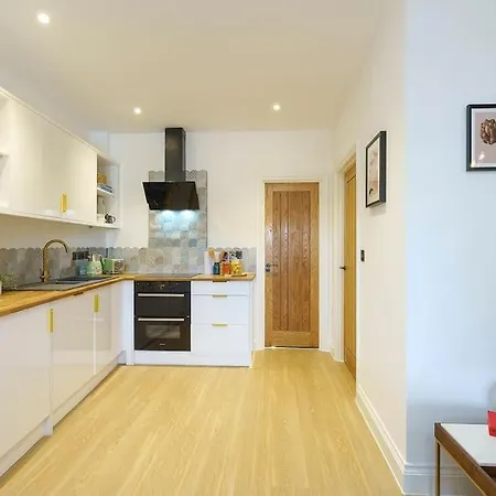 Bressingham - 2 Bedroom Luxury By Mint Apartment